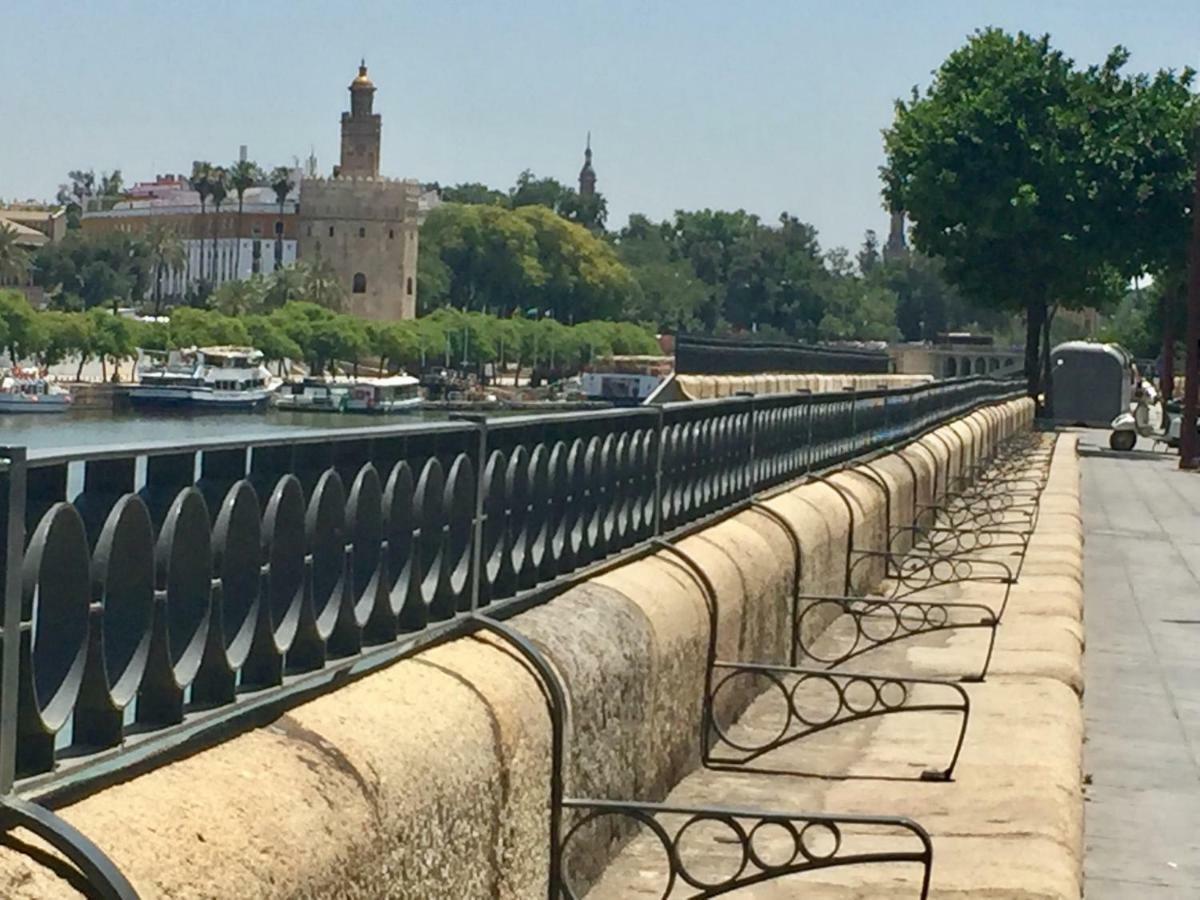 Betis A La Orilla Del Guadalquivir & Vistas A La Giralda Apartment Sevilla Bagian luar foto